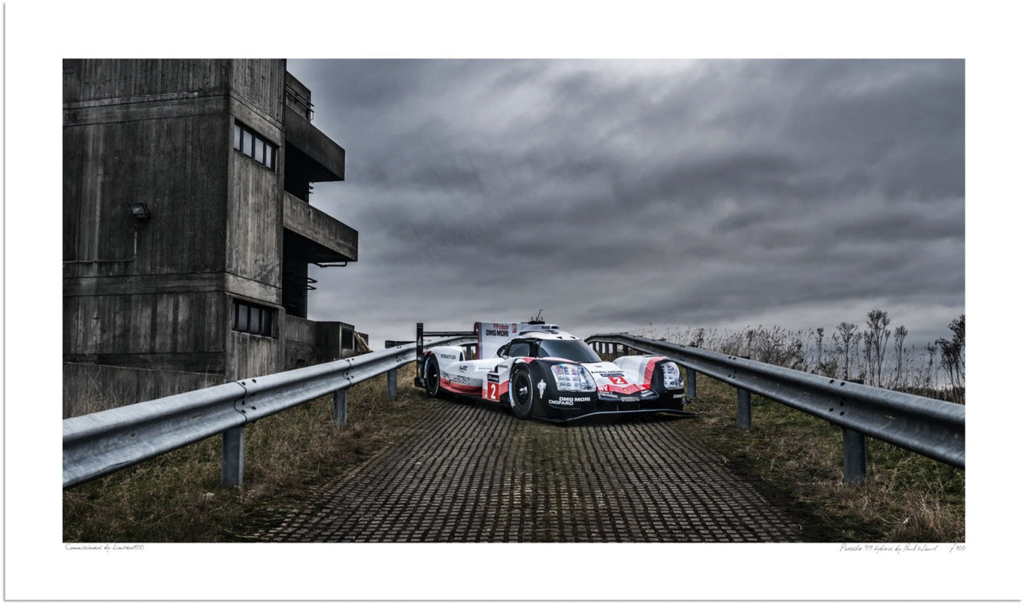 Porsche 919 Hybrid (front three-quarter view)